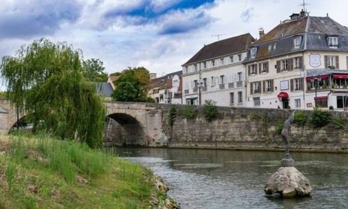 Le pont historique du Cabouillet et la sirène Evilla